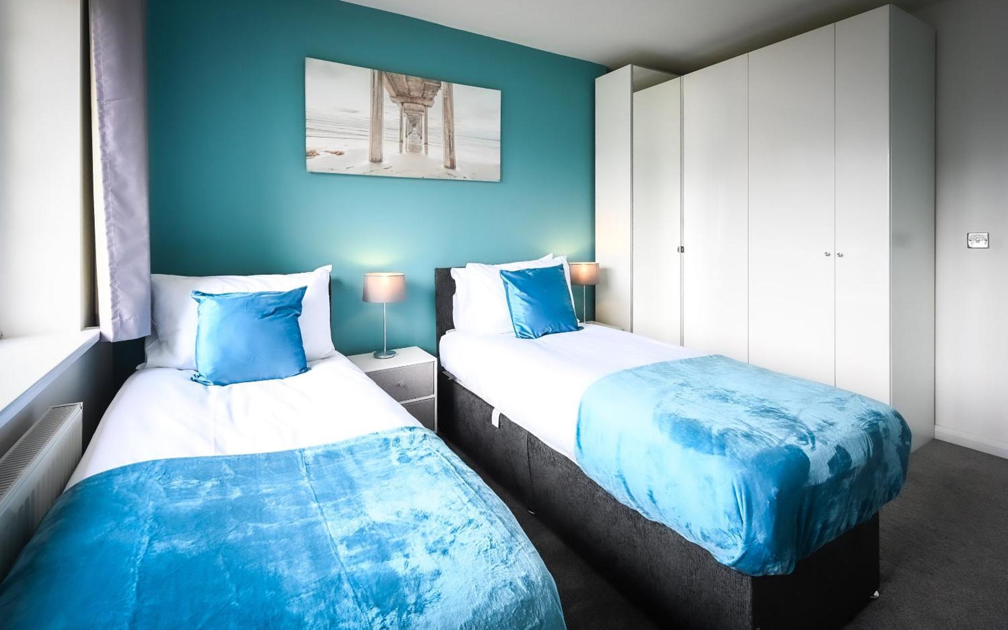 Poolside Family Escape In Holiday home Luton (Bedfordshire)