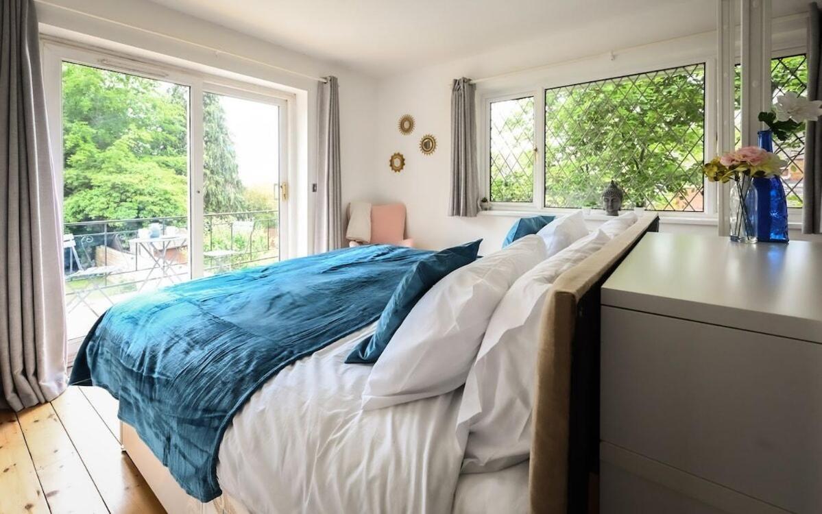 Poolside Family Escape In Holiday home Luton (Bedfordshire)