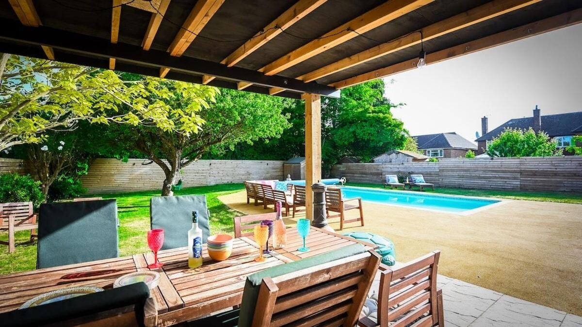 Holiday home Poolside Family Escape In Luton (Bedfordshire)