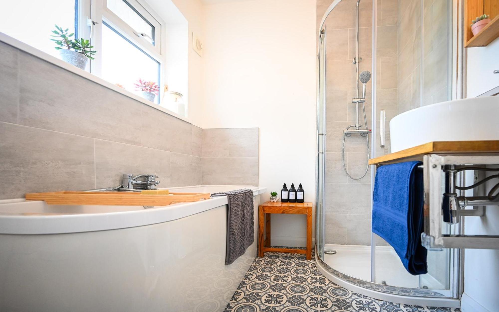 Poolside Family Escape In Holiday home